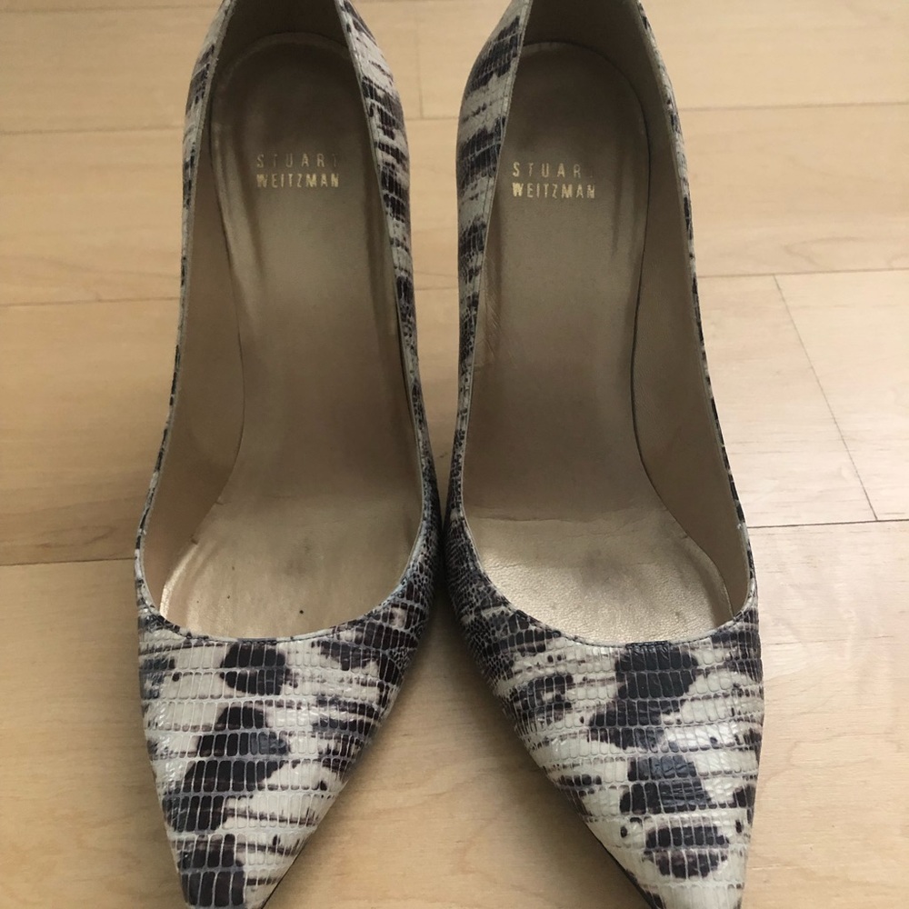 Stuart Weitzman Cream and Black Snakeskin Pointed-Toe Pumps